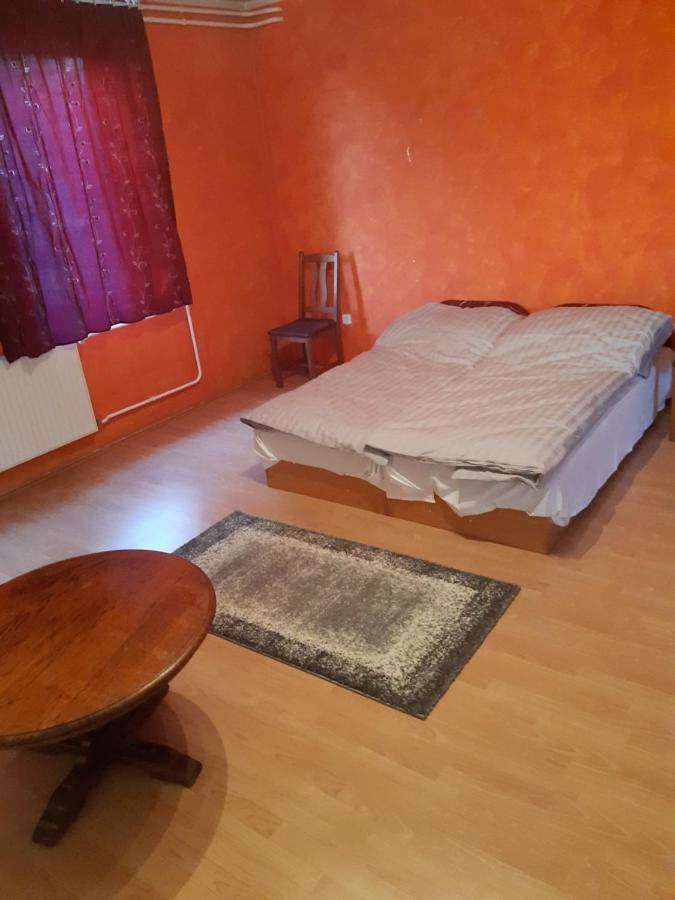 Gabor Pal 1 Apartman 1 Szoba Dunafoldvar Bagian luar foto